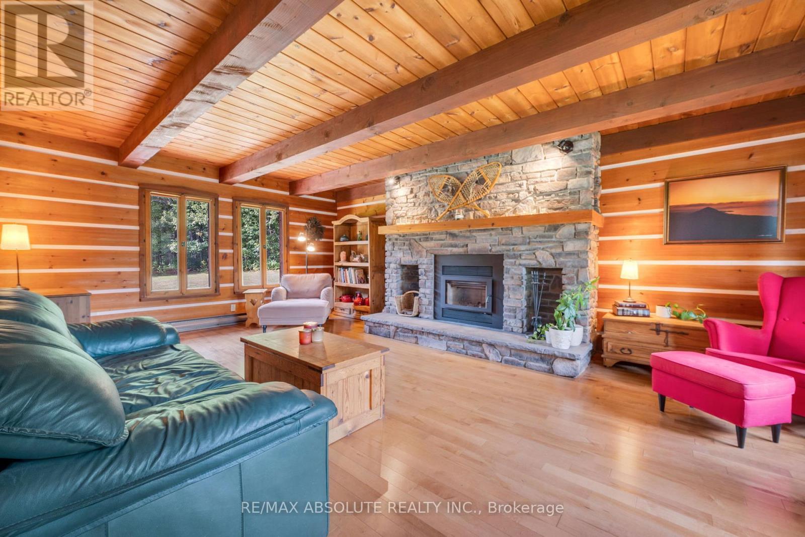 188 Burns Drive, Mcnab/Braeside, ON - Indoor Photo Showing Living Room With Fireplace