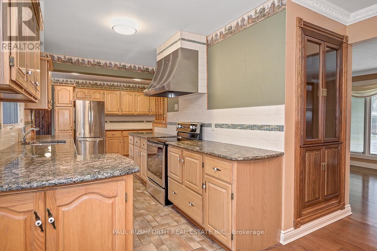 Kitchen - 6 Roundhay Drive, Ottawa, ON - Indoor Photo Showing Kitchen