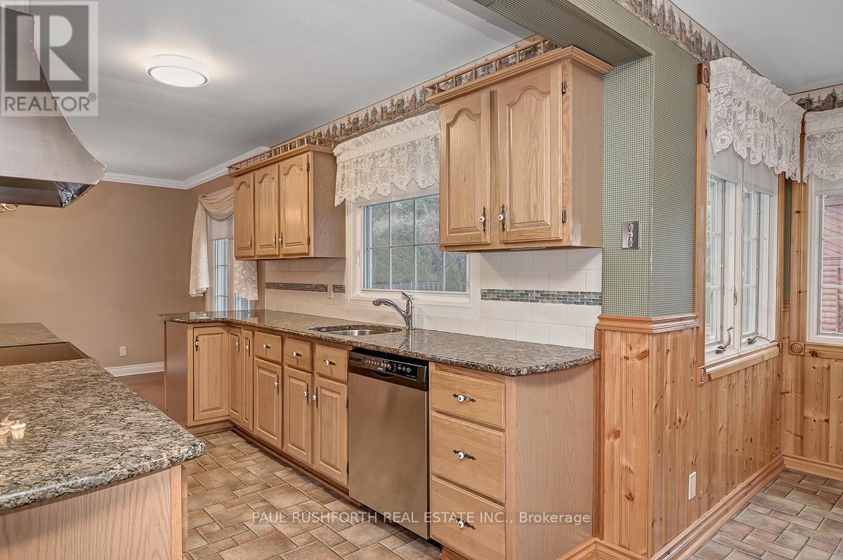 Kitchen - 6 Roundhay Drive, Ottawa, ON - Indoor Photo Showing Kitchen