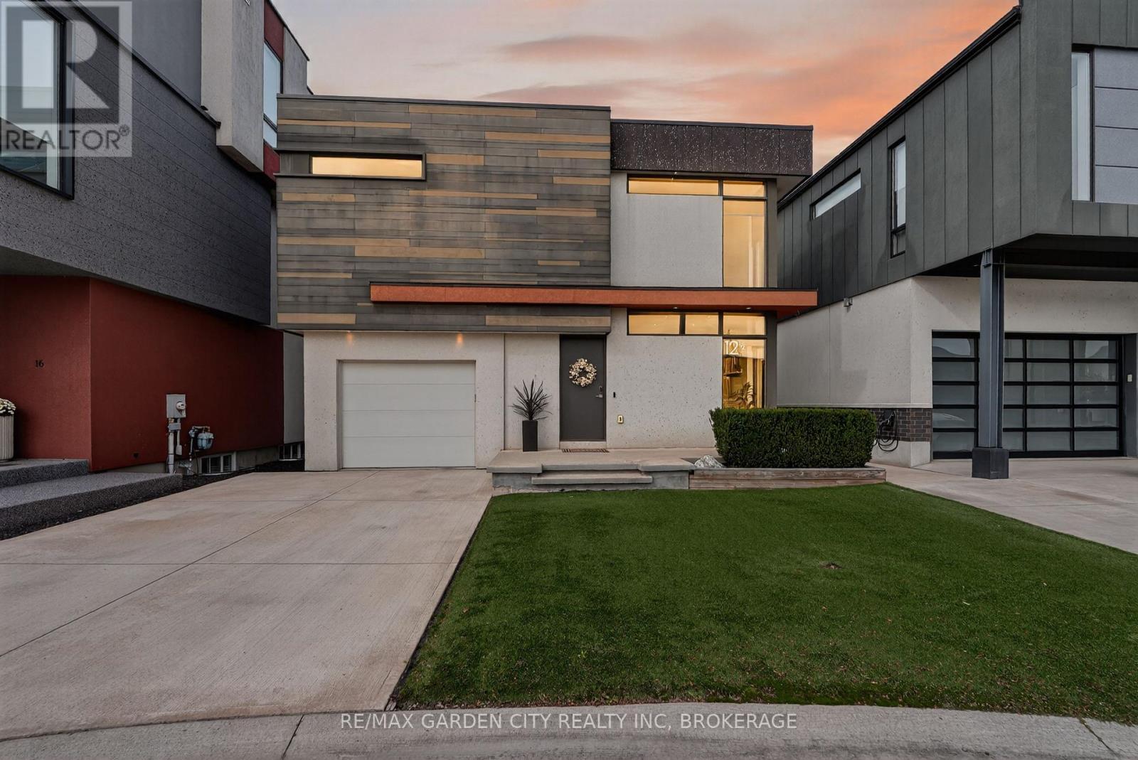 12 1/2 Beamer Court, Thorold (Confederation Heights), ON - Outdoor