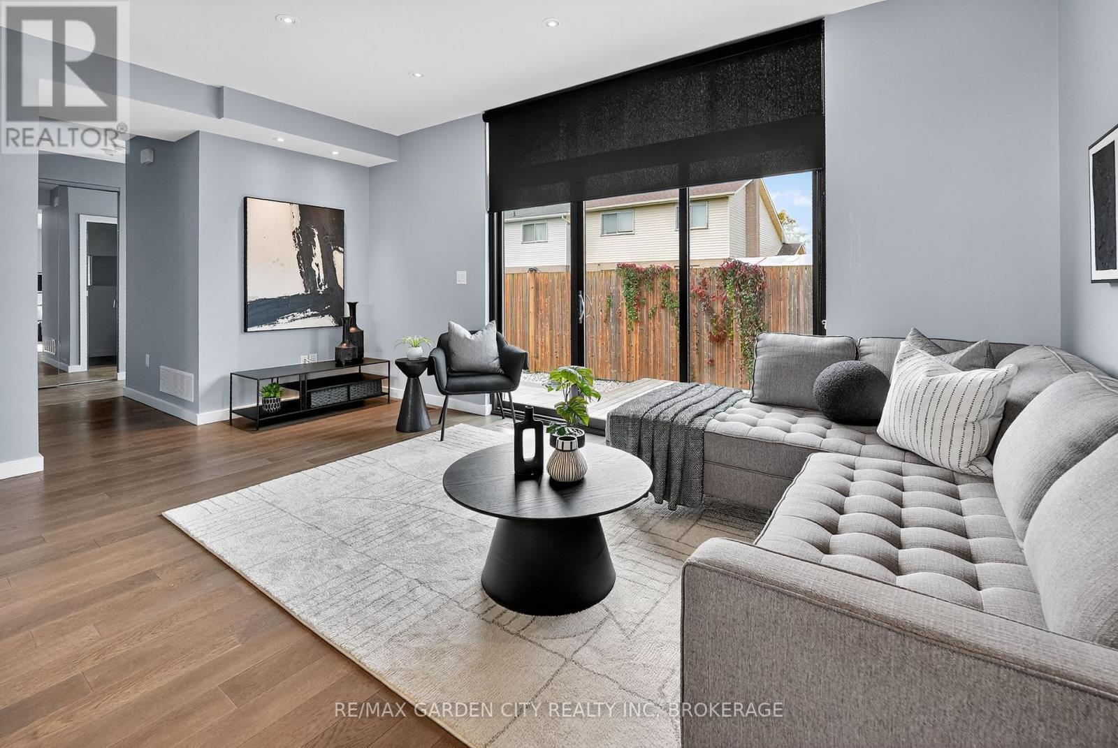 12 1/2 Beamer Court, Thorold (Confederation Heights), ON - Indoor Photo Showing Living Room