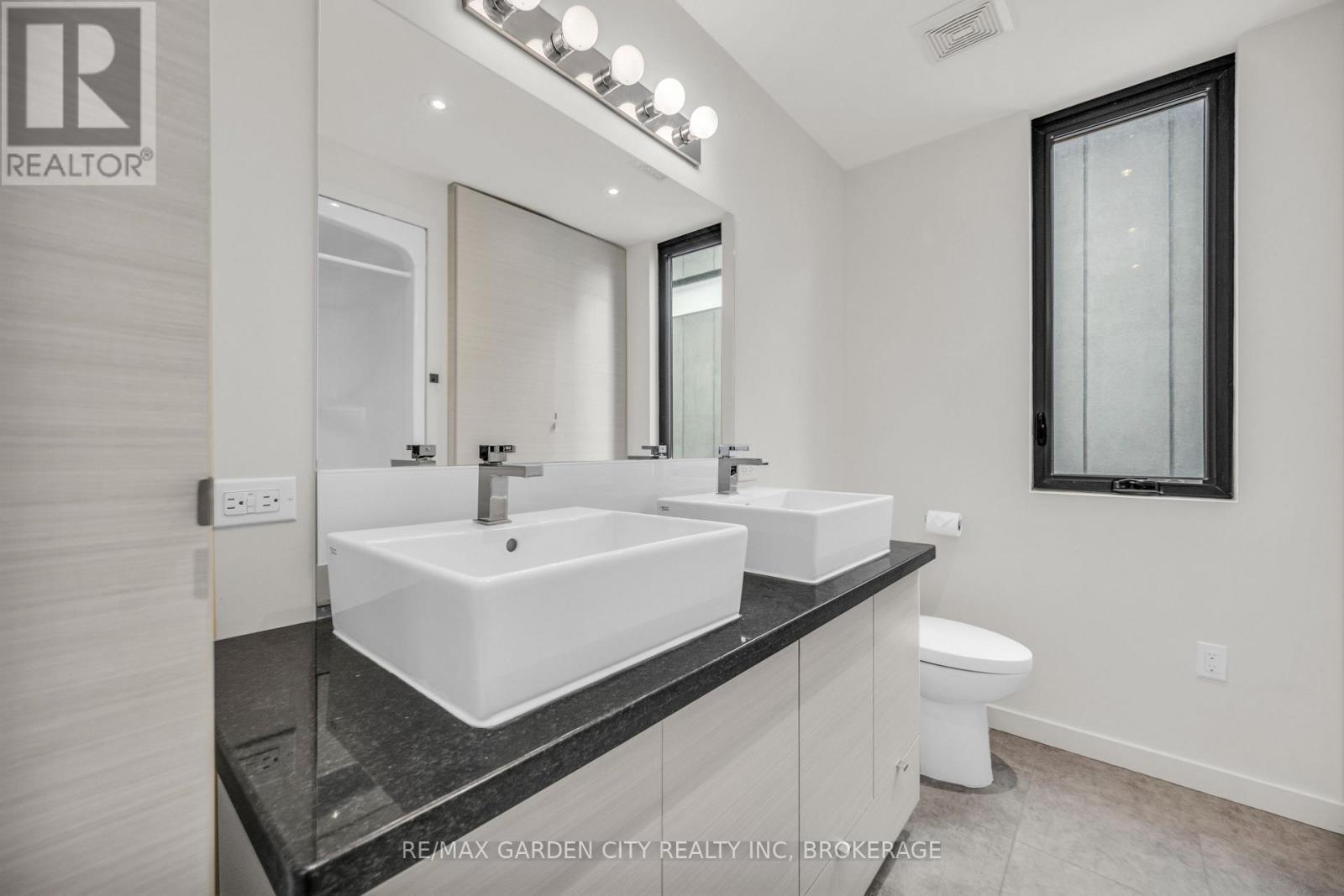 12 1/2 Beamer Court, Thorold (Confederation Heights), ON - Indoor Photo Showing Bathroom