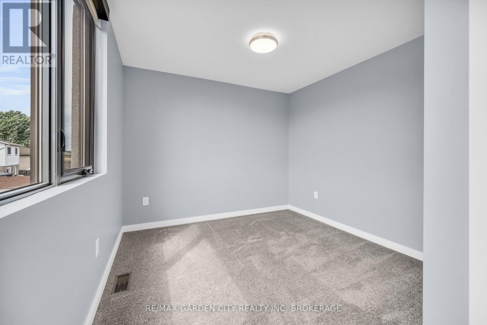 12 1/2 Beamer Court, Thorold (Confederation Heights), ON - Indoor Photo Showing Other Room