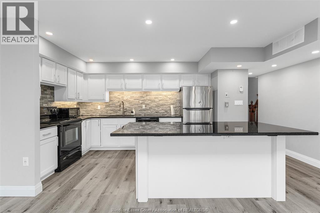 380 Pelissier Unit# 1103, Windsor, ON - Indoor Photo Showing Kitchen With Upgraded Kitchen