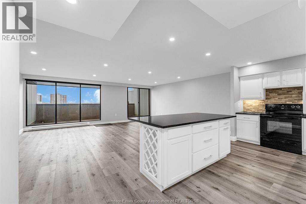 380 Pelissier Unit# 1103, Windsor, ON - Indoor Photo Showing Kitchen