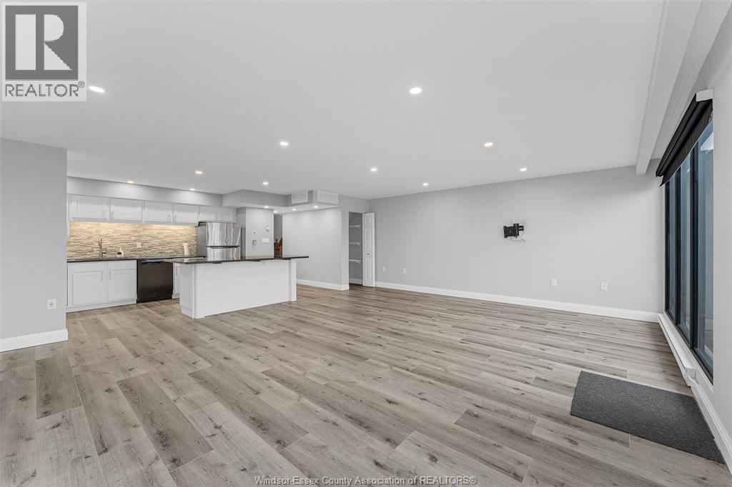 380 Pelissier Unit# 1103, Windsor, ON - Indoor Photo Showing Kitchen