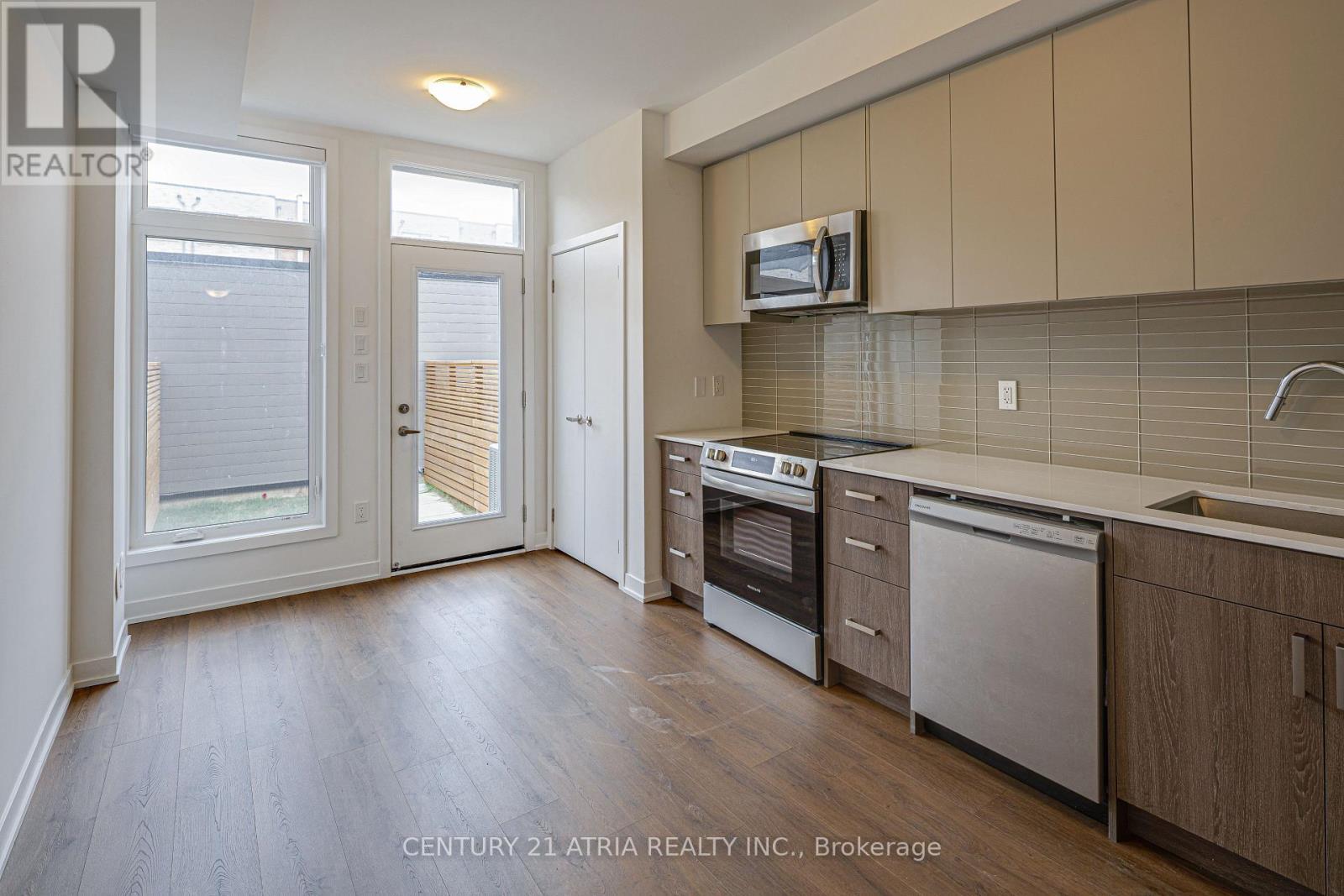 28 Turtle Island Road, Toronto, ON - Indoor Photo Showing Kitchen With Upgraded Kitchen