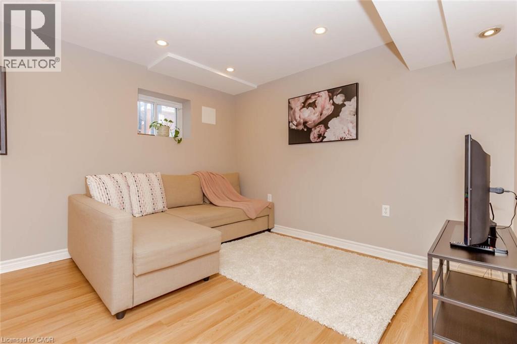 6941 Haines Artist Way, Mississauga, ON - Indoor Photo Showing Living Room
