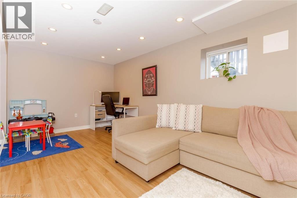 6941 Haines Artist Way, Mississauga, ON - Indoor Photo Showing Living Room