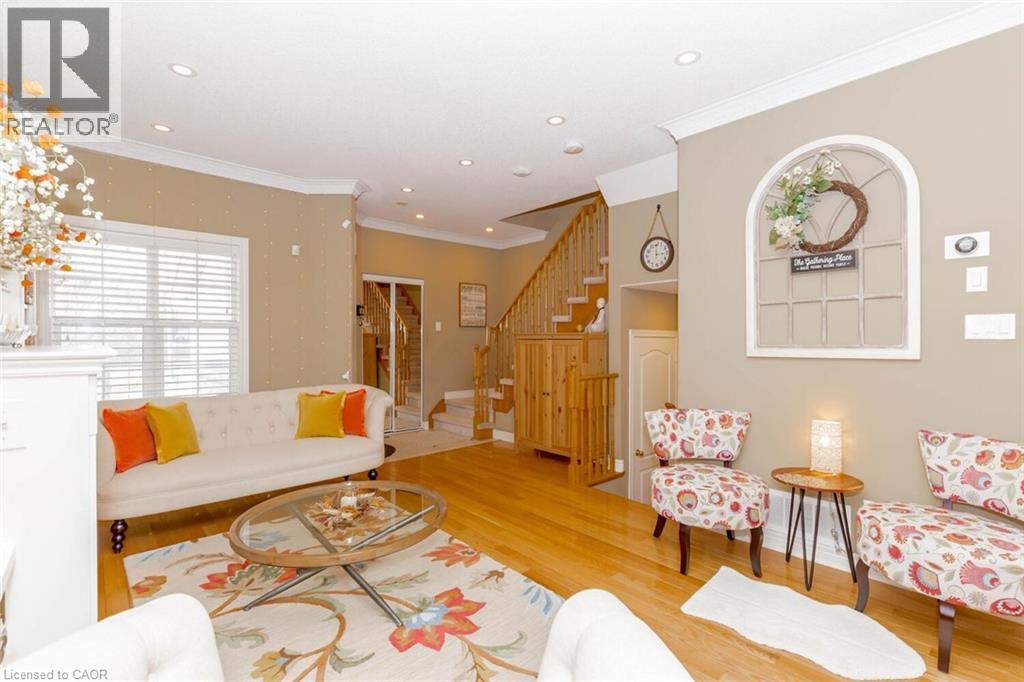 6941 Haines Artist Way, Mississauga, ON - Indoor Photo Showing Living Room