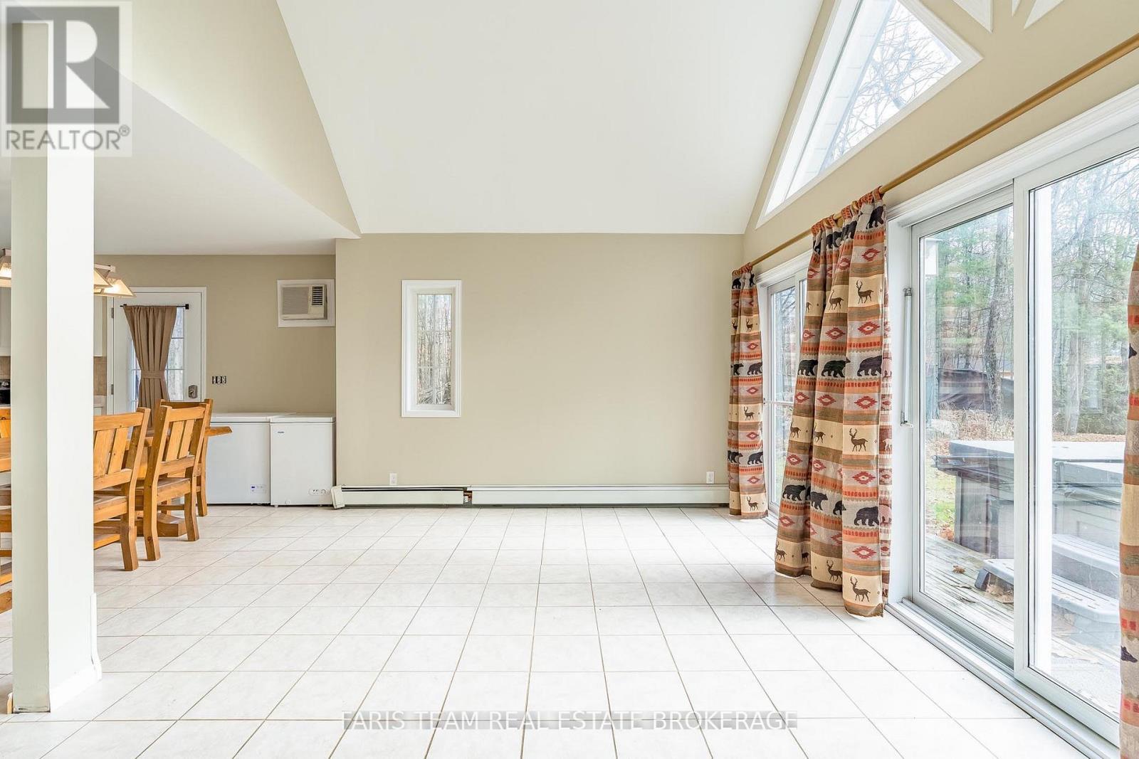 7516 Island Crescent, Ramara, ON - Indoor Photo Showing Other Room