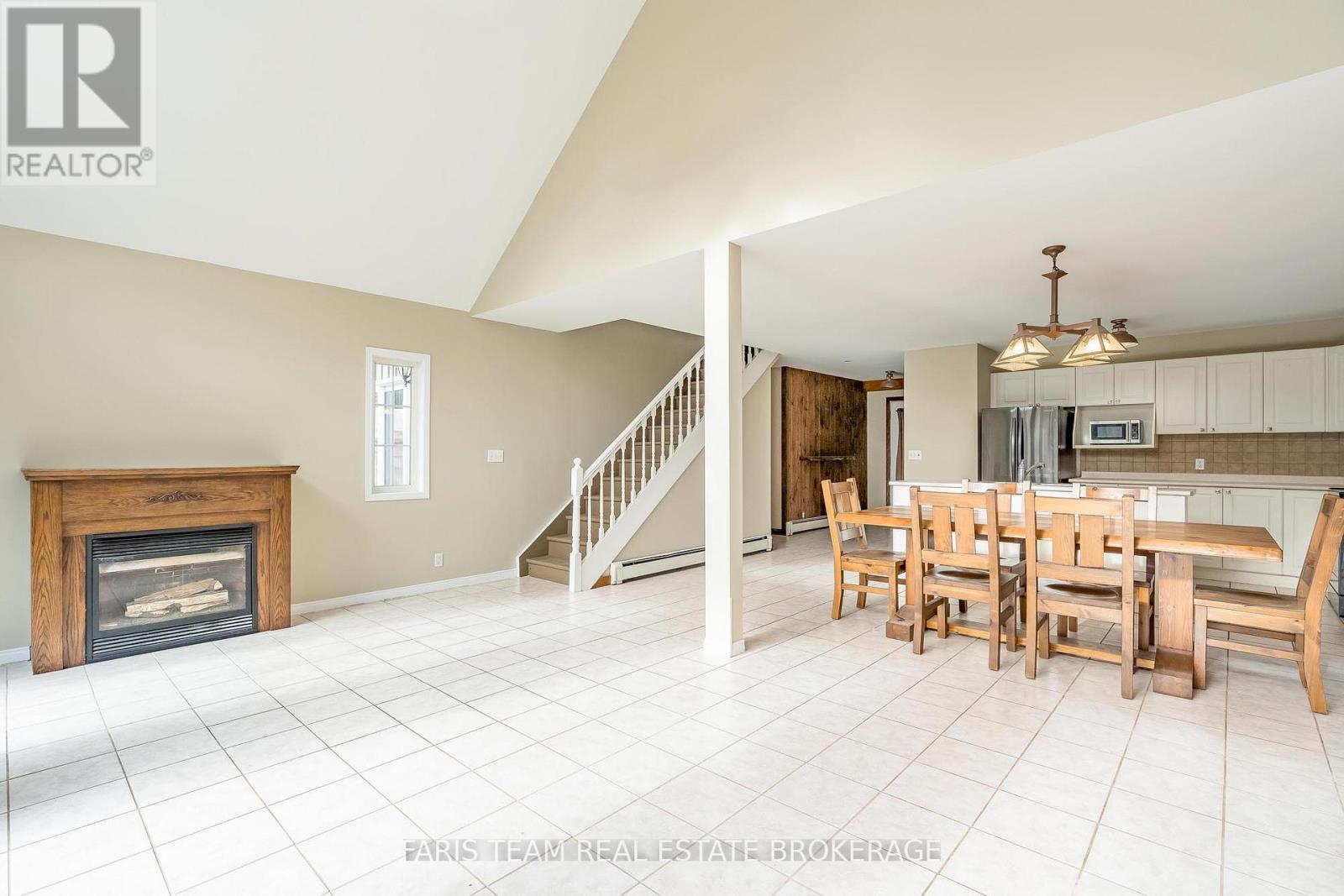 7516 Island Crescent, Ramara, ON - Indoor With Fireplace