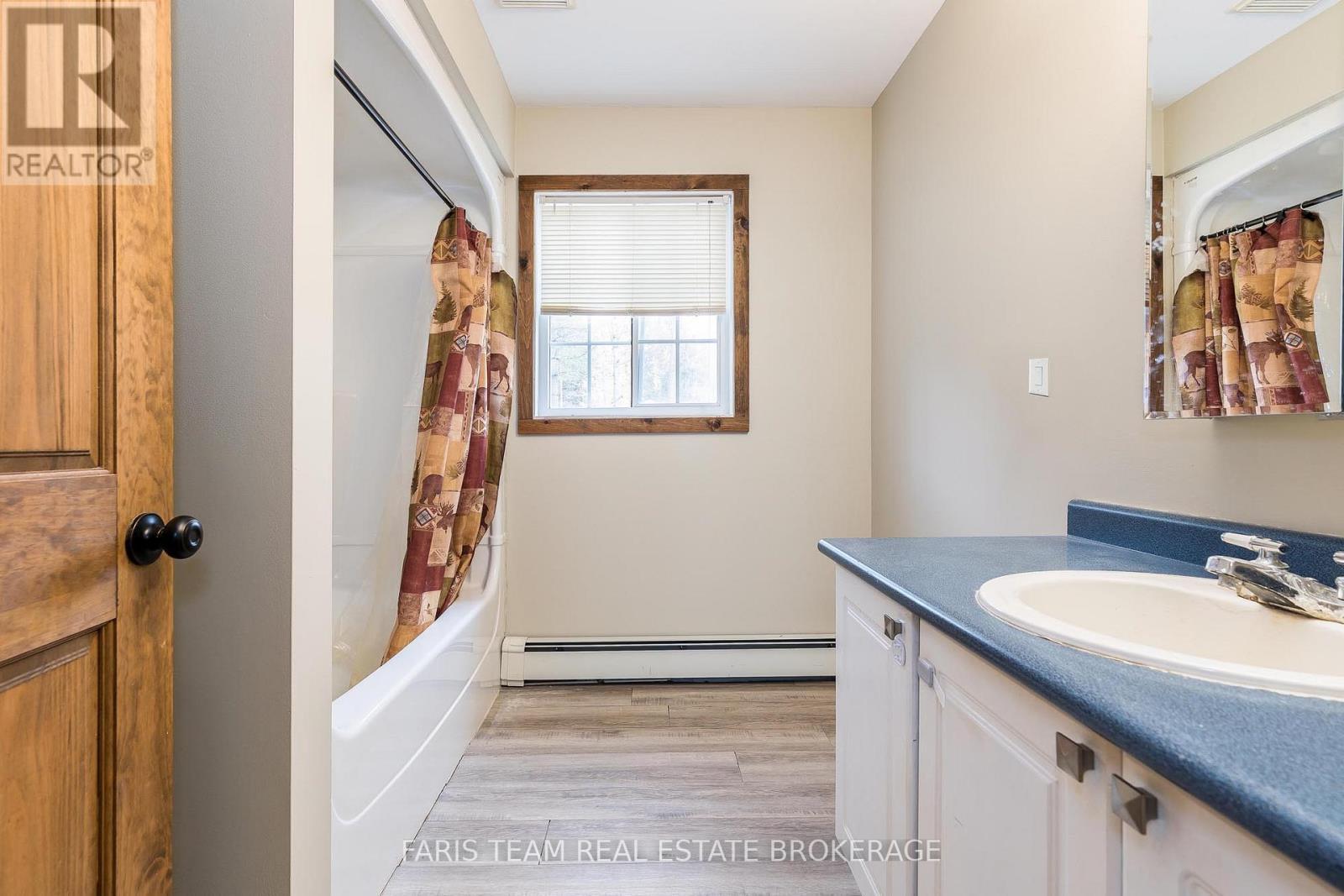 7516 Island Crescent, Ramara, ON - Indoor Photo Showing Bathroom