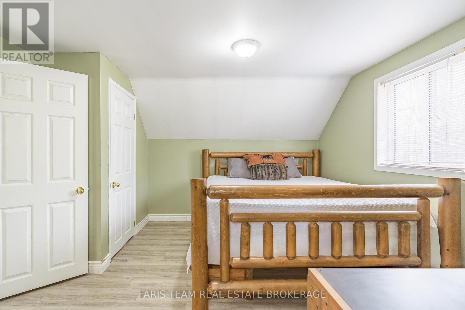 7516 Island Crescent, Ramara, ON - Indoor Photo Showing Bedroom