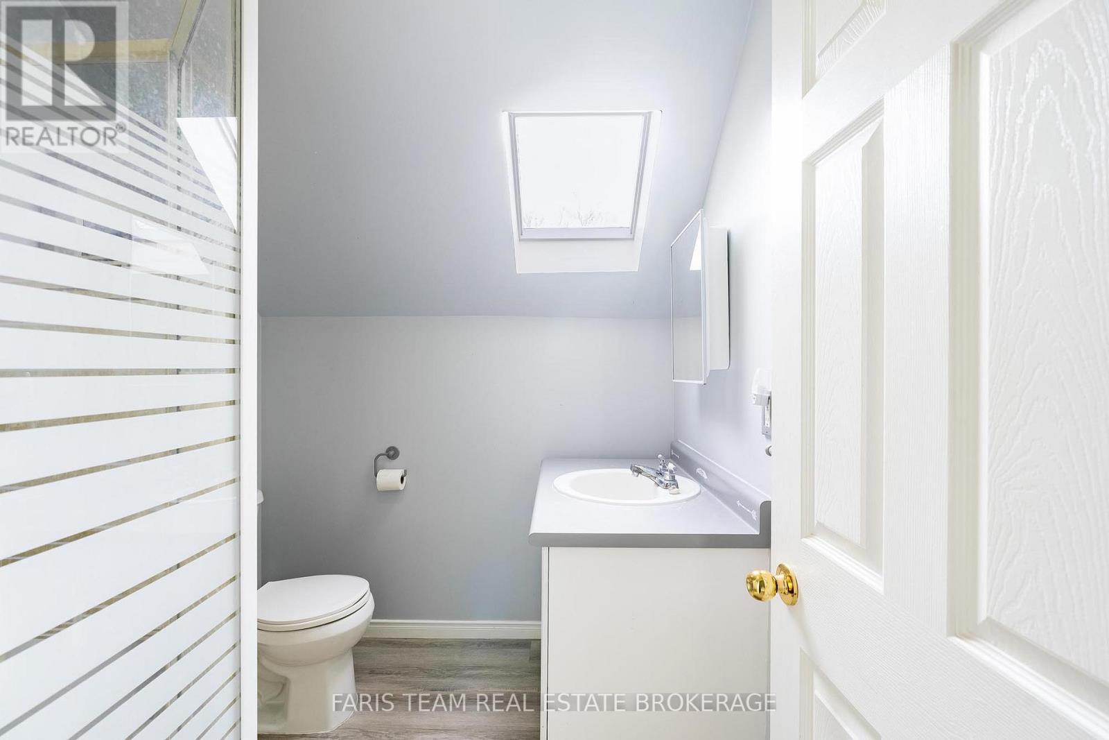 7516 Island Crescent, Ramara, ON - Indoor Photo Showing Bathroom