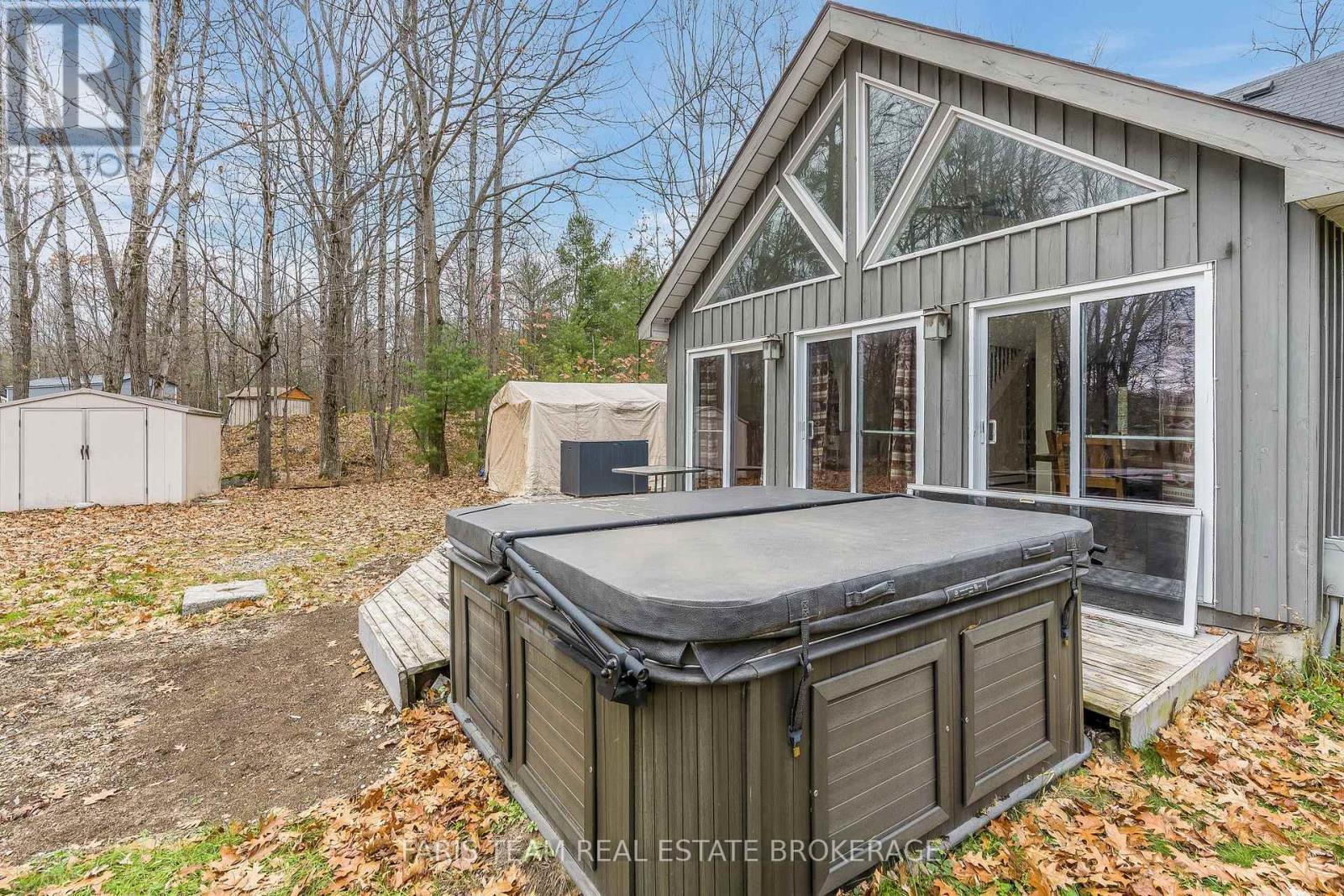 7516 Island Crescent, Ramara, ON - Outdoor With Exterior