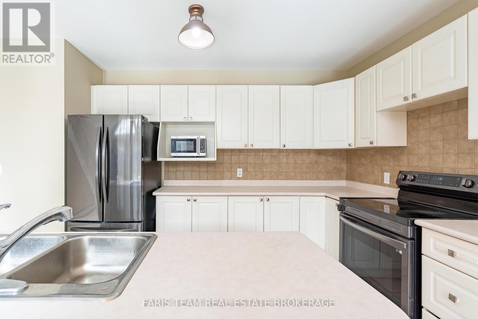 7516 Island Crescent, Ramara, ON - Indoor Photo Showing Kitchen