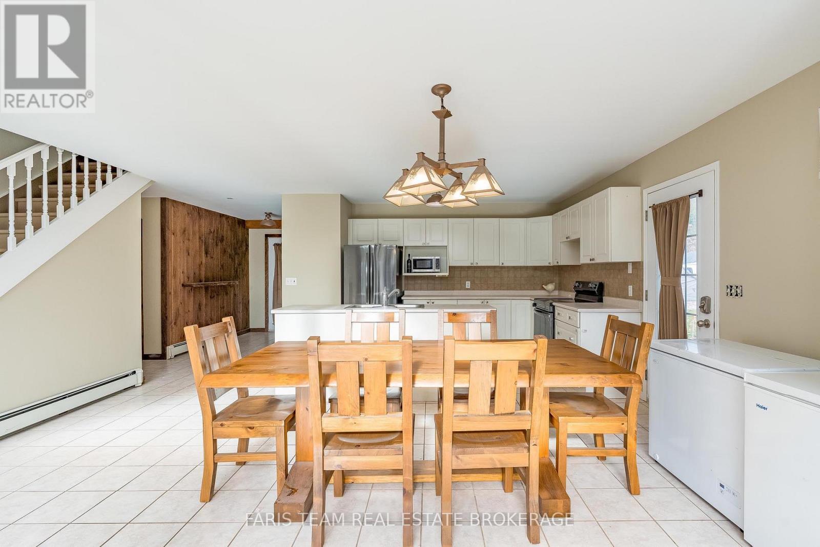 7516 Island Crescent, Ramara, ON - Indoor Photo Showing Dining Room
