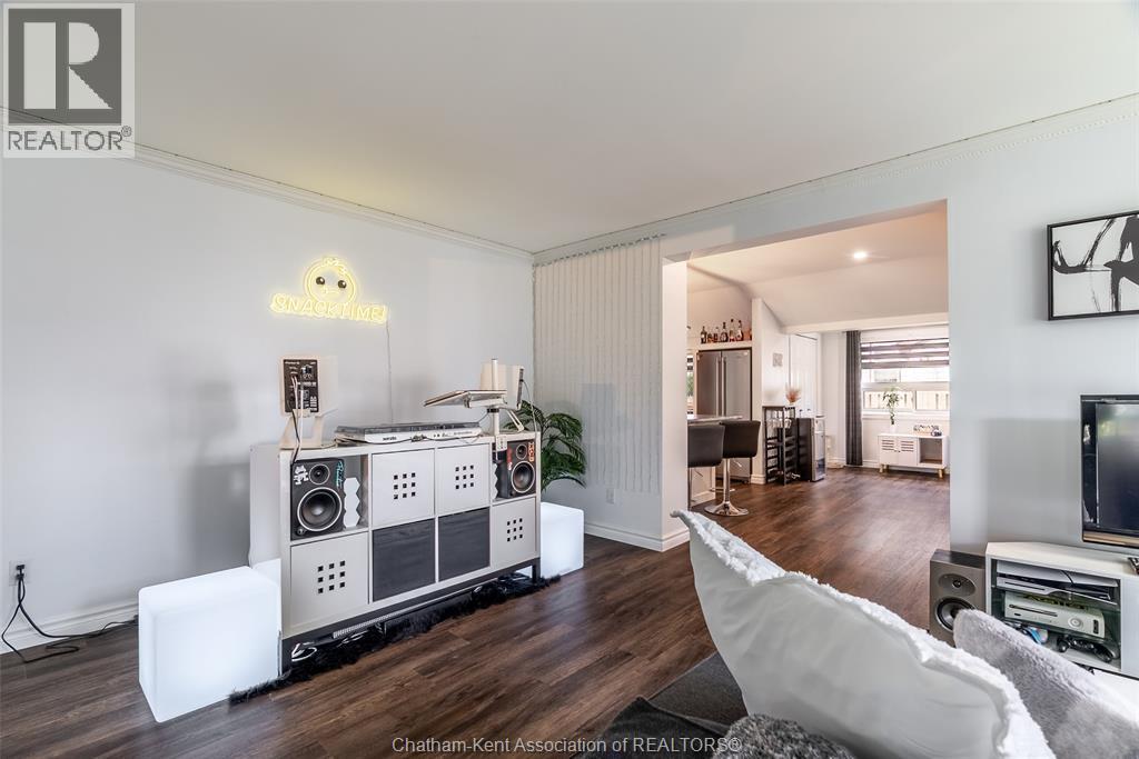 21 Alice Street, Thamesville, ON - Indoor