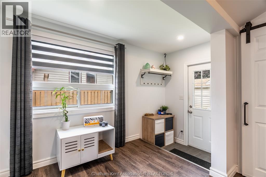 21 Alice Street, Thamesville, ON - Indoor