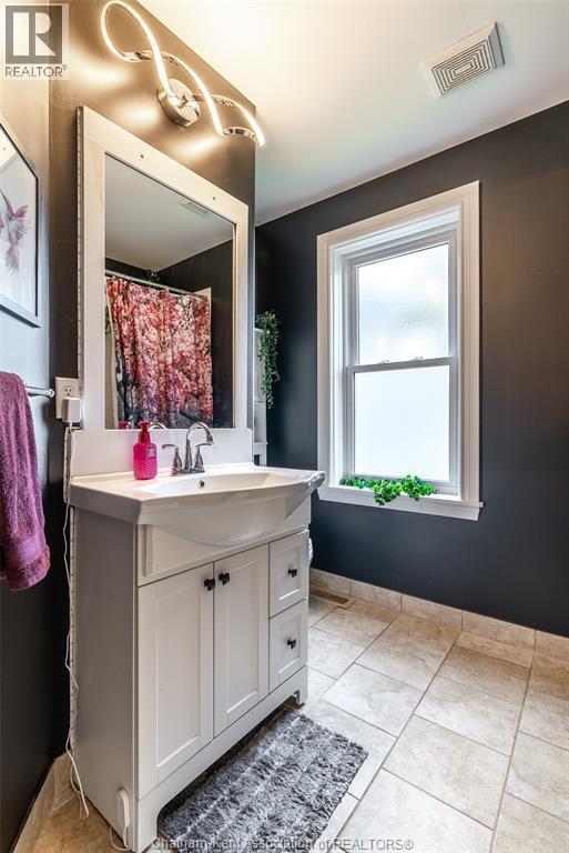 21 Alice Street, Thamesville, ON - Indoor Photo Showing Bathroom