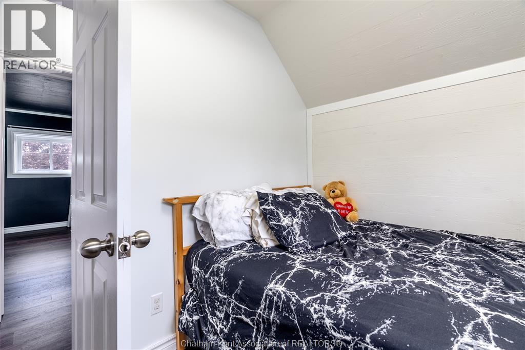 21 Alice Street, Thamesville, ON - Indoor Photo Showing Bedroom