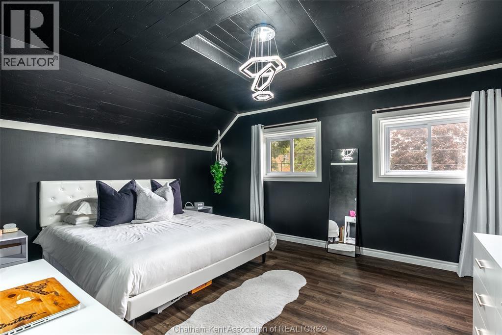 21 Alice Street, Thamesville, ON - Indoor Photo Showing Bedroom