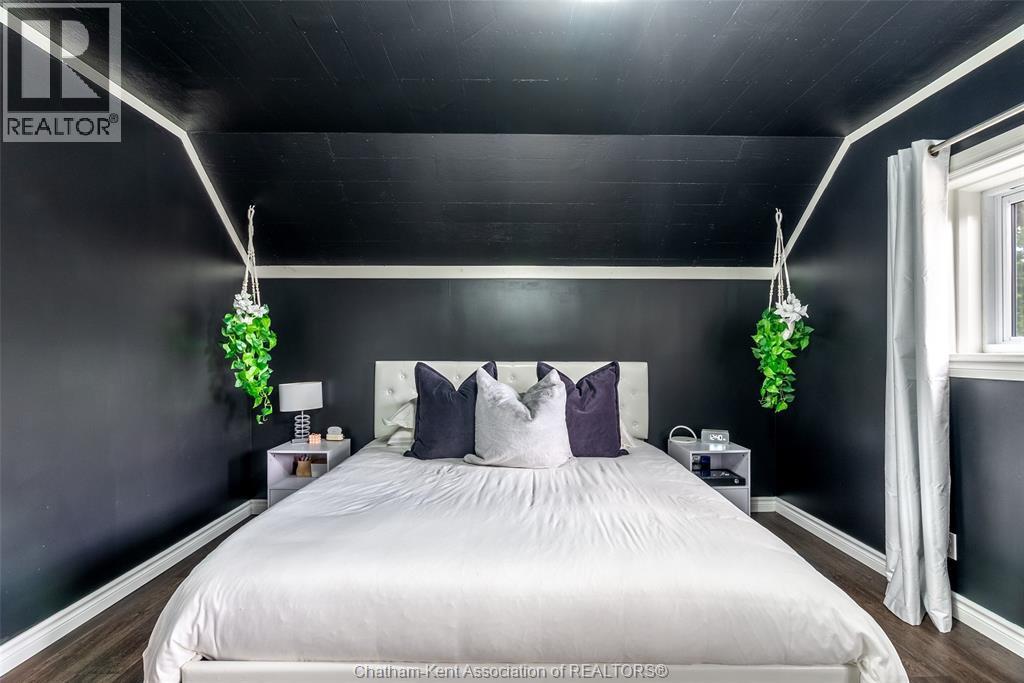 21 Alice Street, Thamesville, ON - Indoor Photo Showing Bedroom