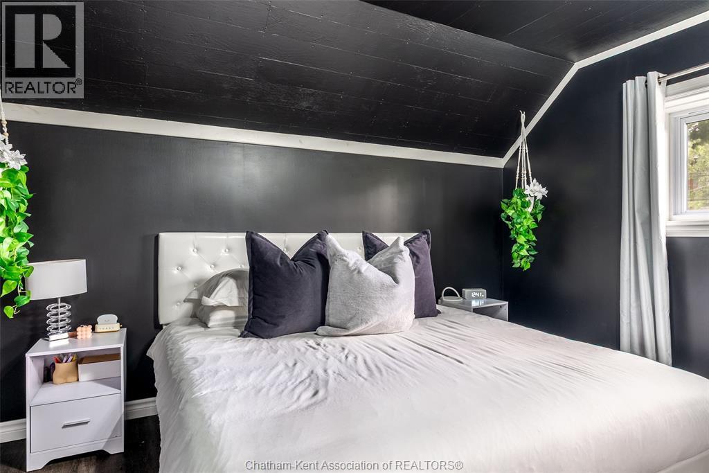 21 Alice Street, Thamesville, ON - Indoor Photo Showing Bedroom