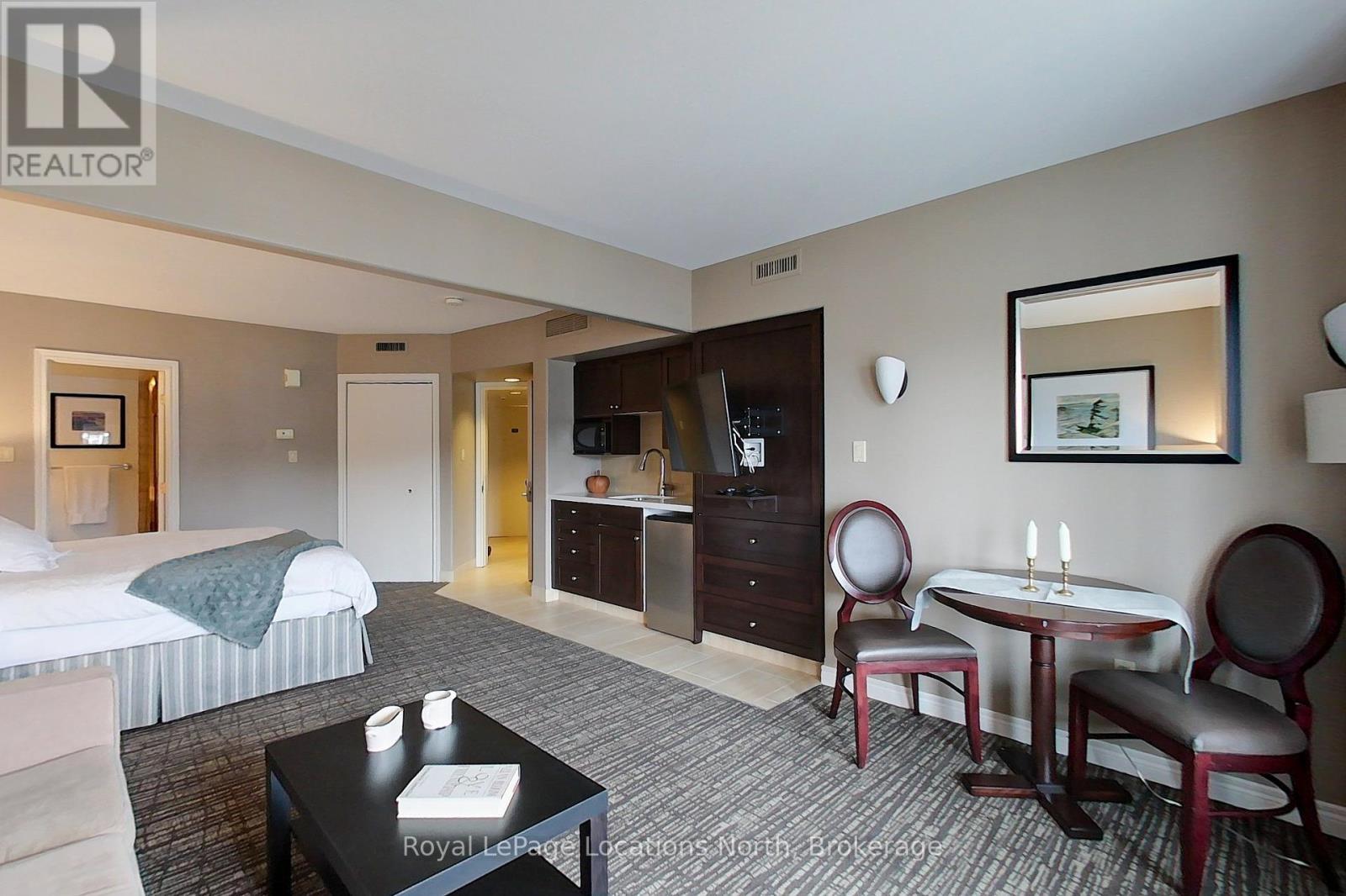 2242/2243 - 90 Highland Drive, Oro-Medonte (Horseshoe Valley), ON - Indoor