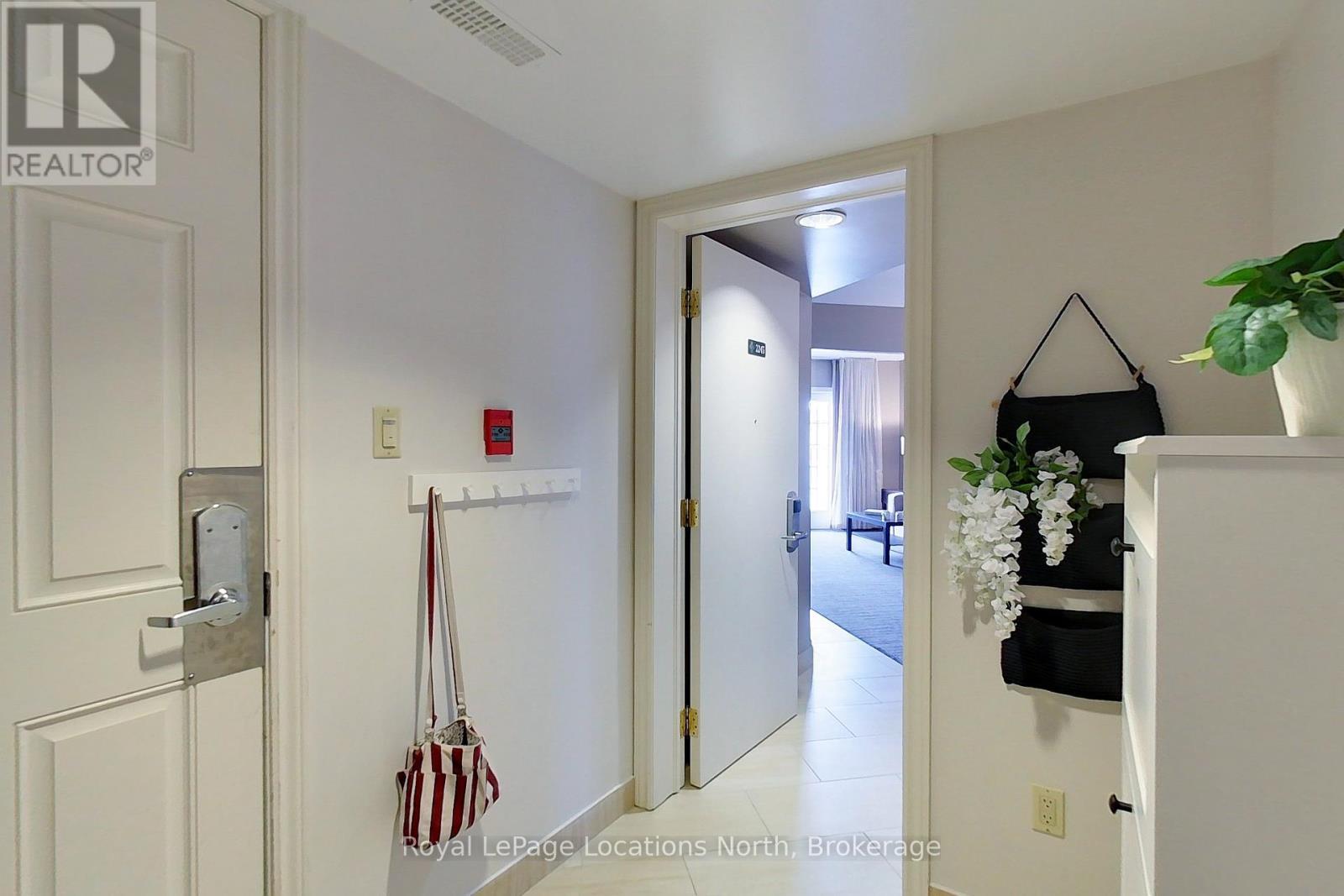 2242/2243 - 90 Highland Drive, Oro-Medonte (Horseshoe Valley), ON - Indoor Photo Showing Other Room