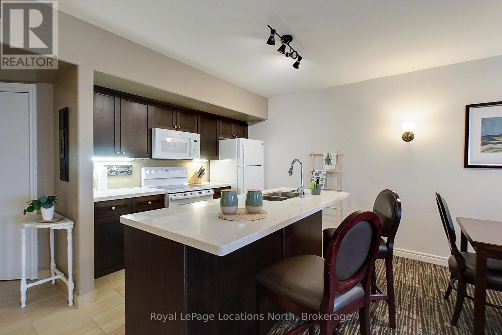 2242/2243 - 90 Highland Drive, Oro-Medonte (Horseshoe Valley), ON - Indoor