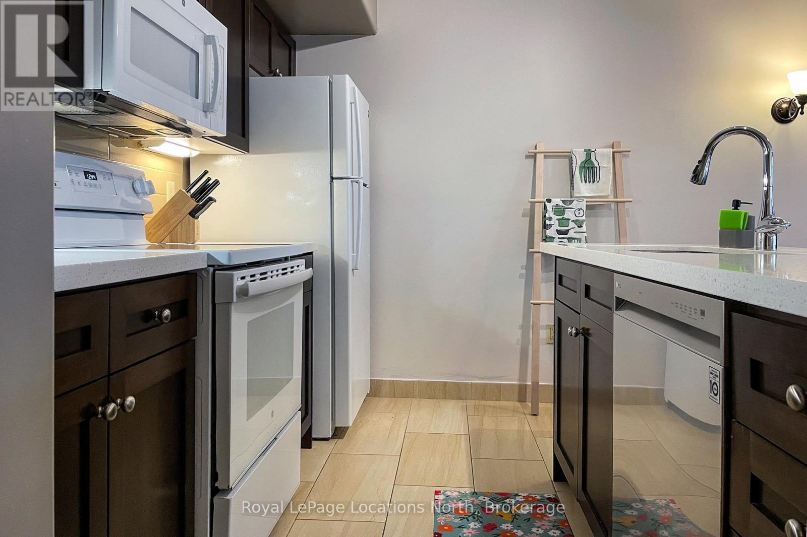 2242/2243 - 90 Highland Drive, Oro-Medonte (Horseshoe Valley), ON - Indoor Photo Showing Kitchen