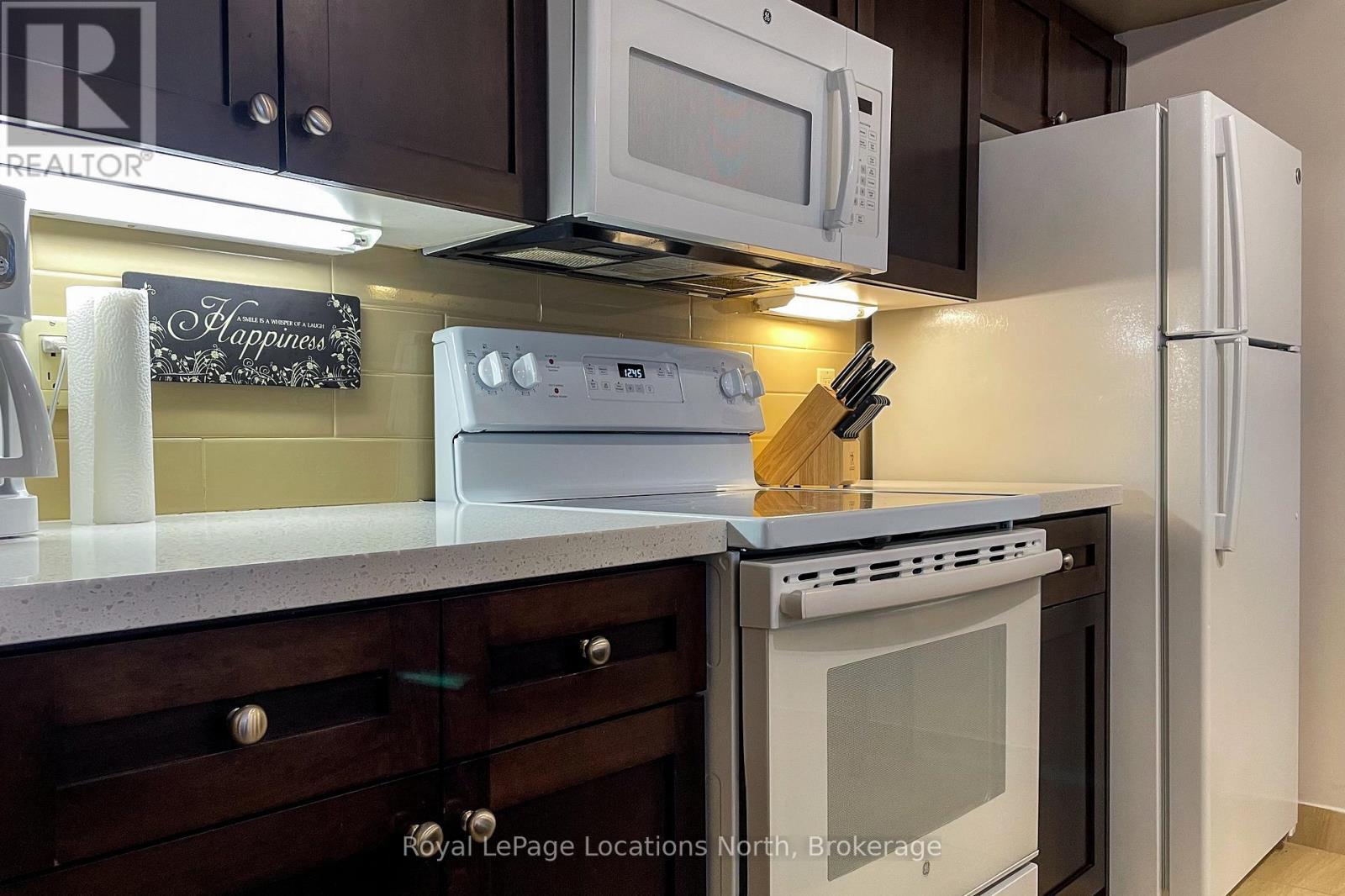 2242/2243 - 90 Highland Drive, Oro-Medonte (Horseshoe Valley), ON - Indoor Photo Showing Kitchen