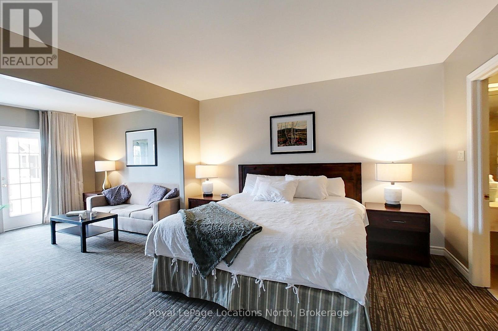 2242/2243 - 90 Highland Drive, Oro-Medonte (Horseshoe Valley), ON - Indoor Photo Showing Bedroom