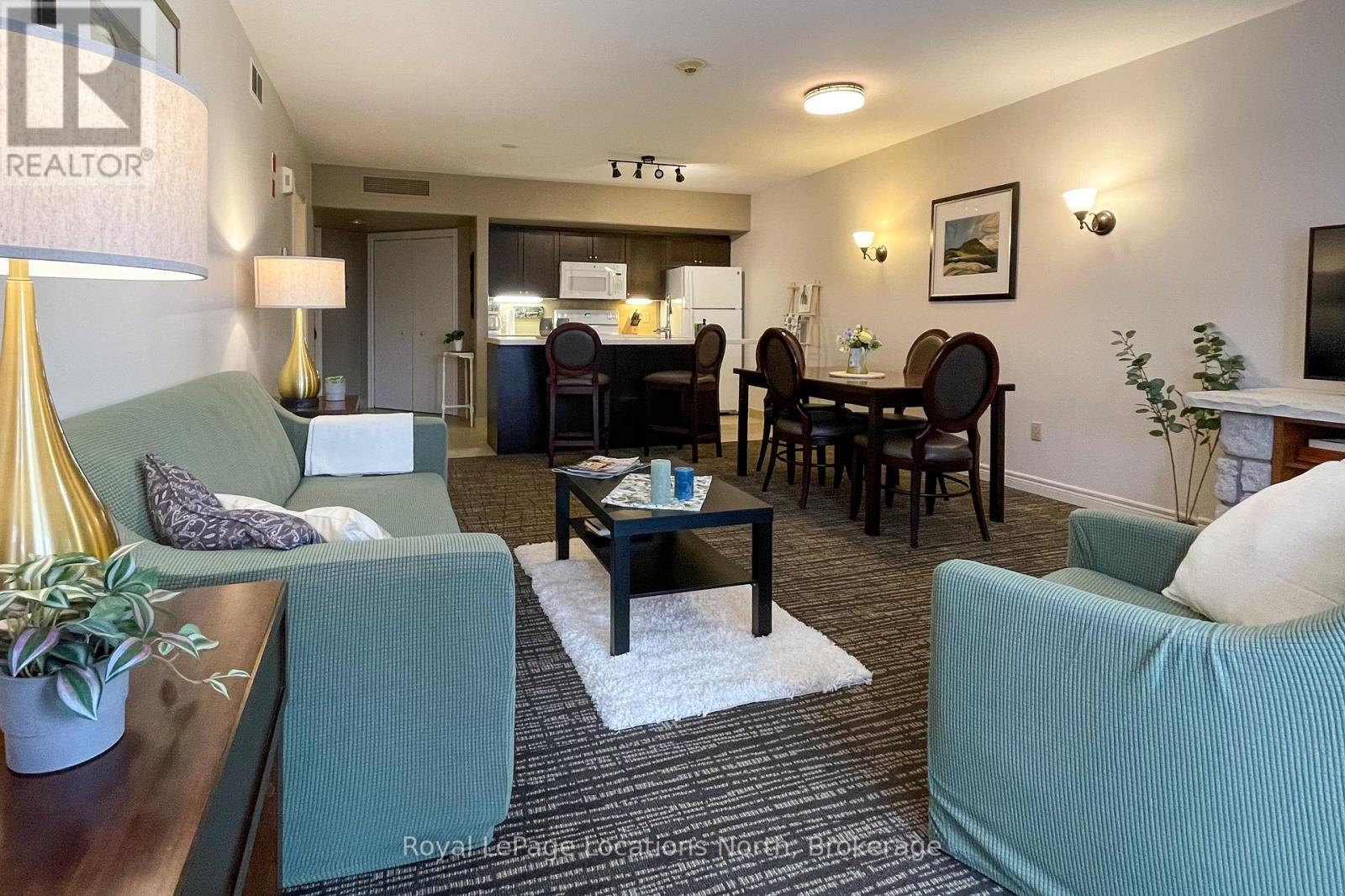 2242/2243 - 90 Highland Drive, Oro-Medonte (Horseshoe Valley), ON - Indoor Photo Showing Living Room