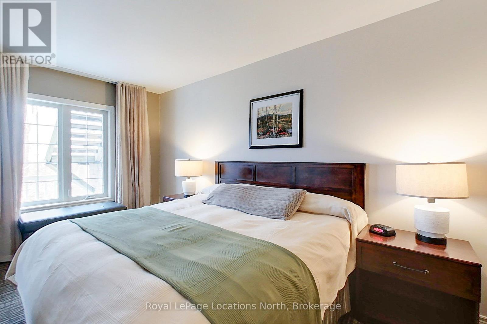 2242/2243 - 90 Highland Drive, Oro-Medonte (Horseshoe Valley), ON - Indoor Photo Showing Bedroom