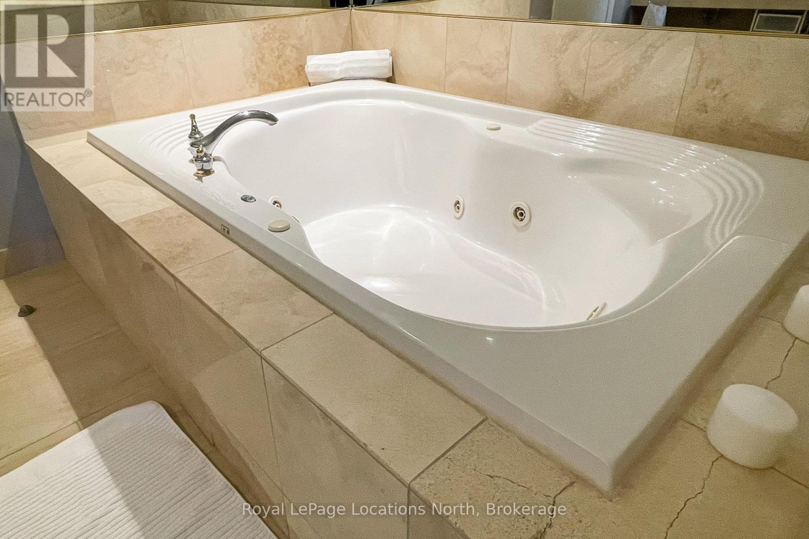 2242/2243 - 90 Highland Drive, Oro-Medonte (Horseshoe Valley), ON - Indoor Photo Showing Bathroom