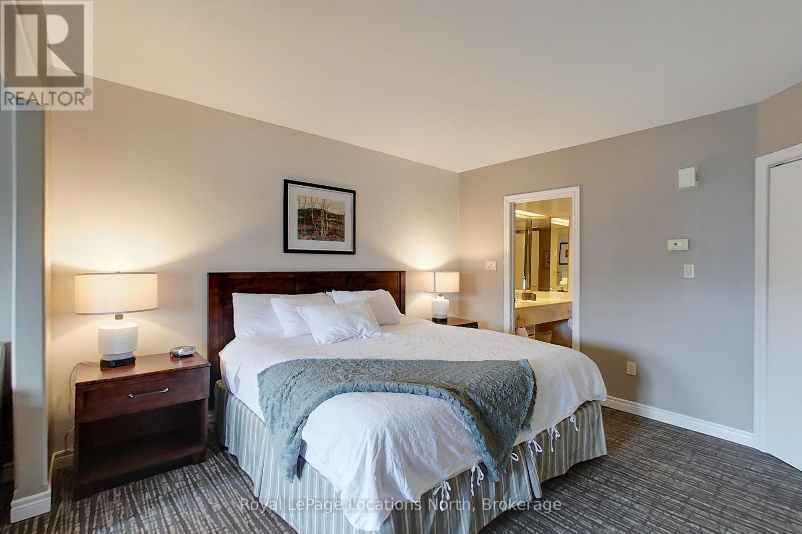 2242/2243 - 90 Highland Drive, Oro-Medonte (Horseshoe Valley), ON - Indoor Photo Showing Bedroom