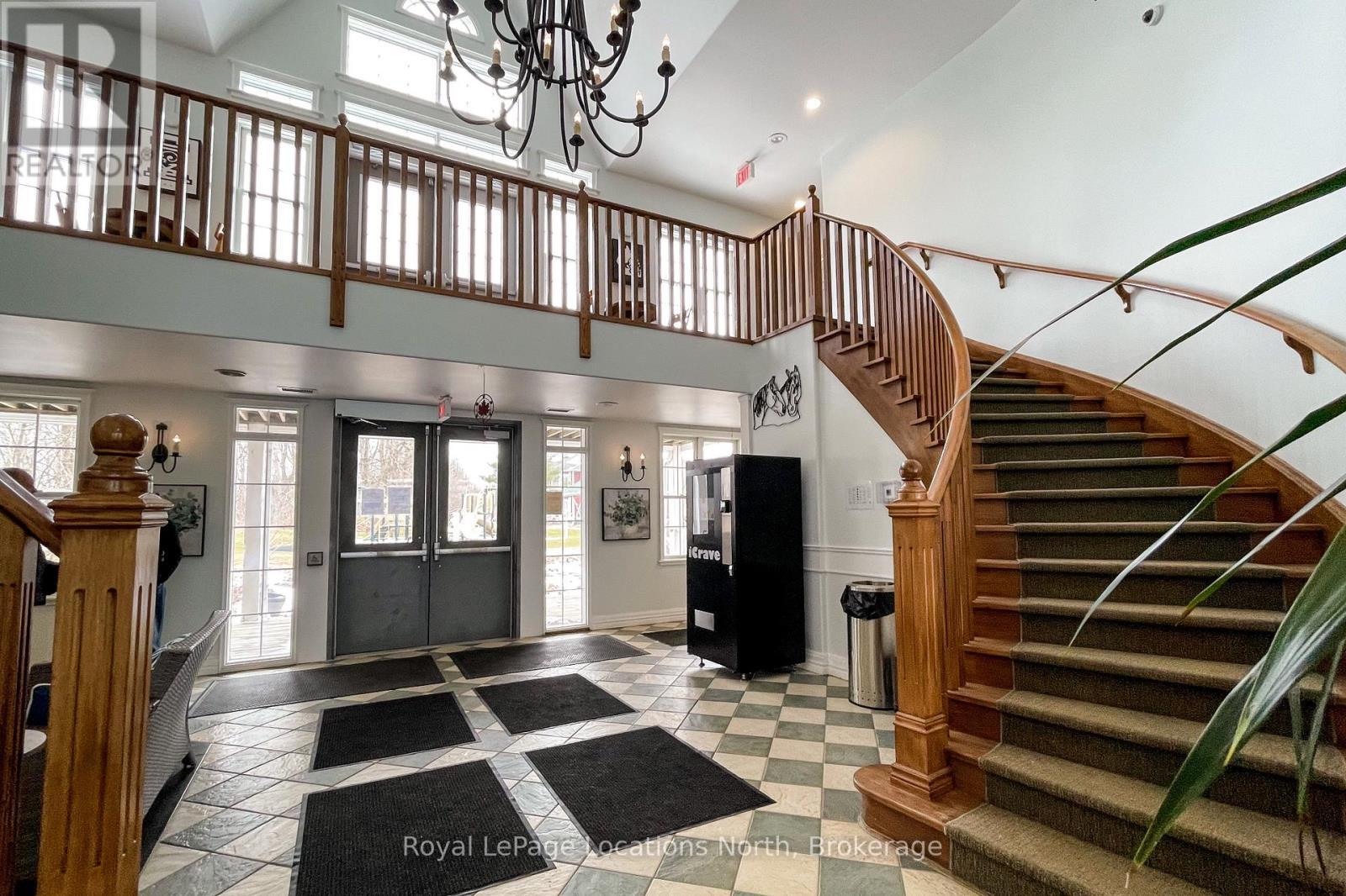 2242/2243 - 90 Highland Drive, Oro-Medonte (Horseshoe Valley), ON - Indoor Photo Showing Other Room