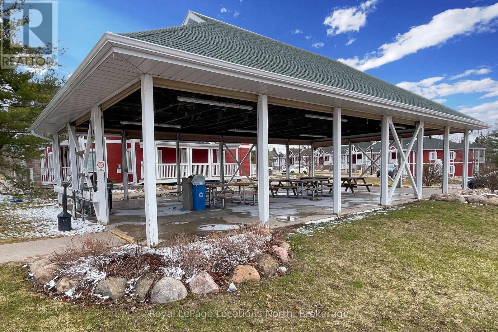 2242/2243 - 90 Highland Drive, Oro-Medonte (Horseshoe Valley), ON - Outdoor