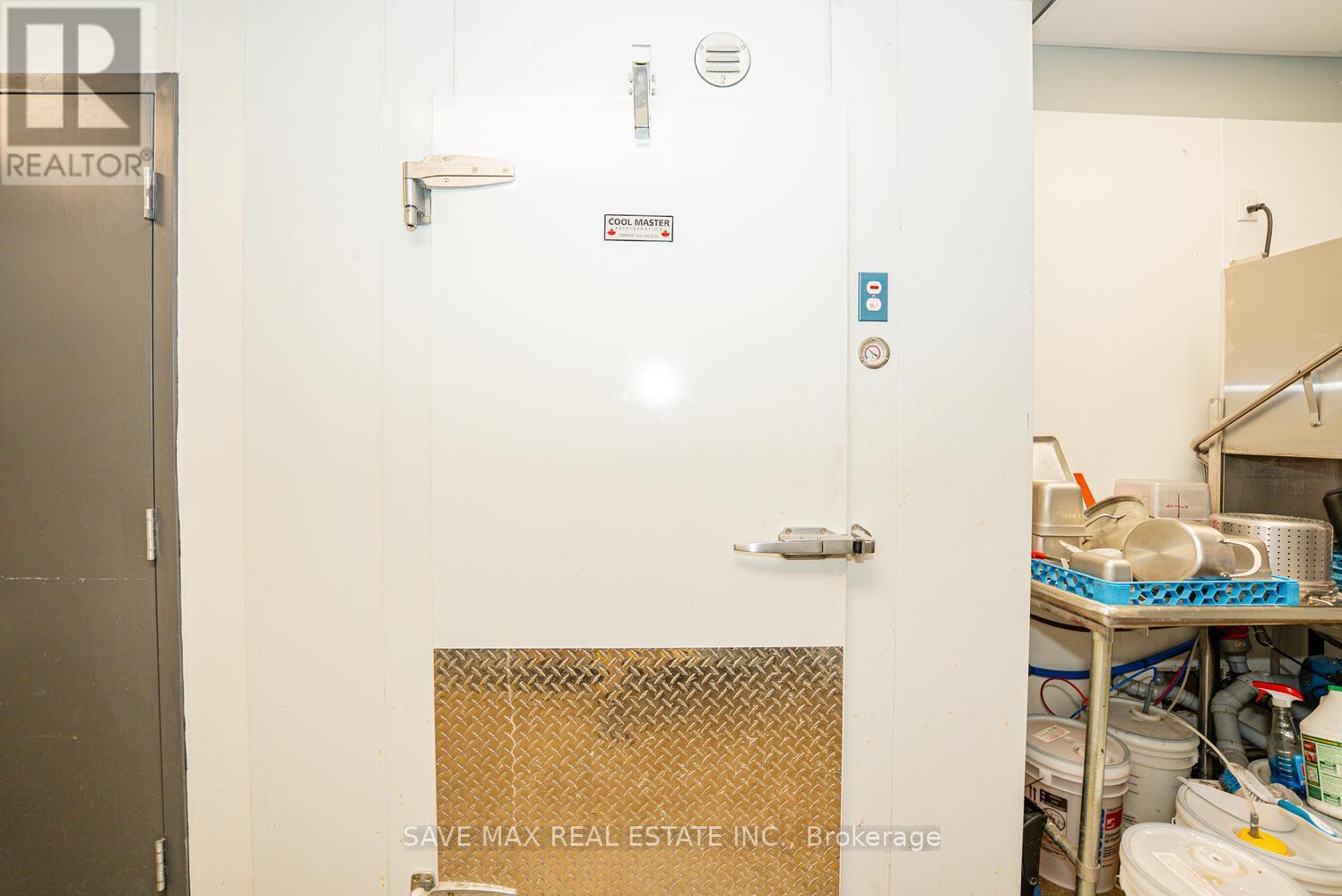 230 Lakeshore Road E, Mississauga, ON