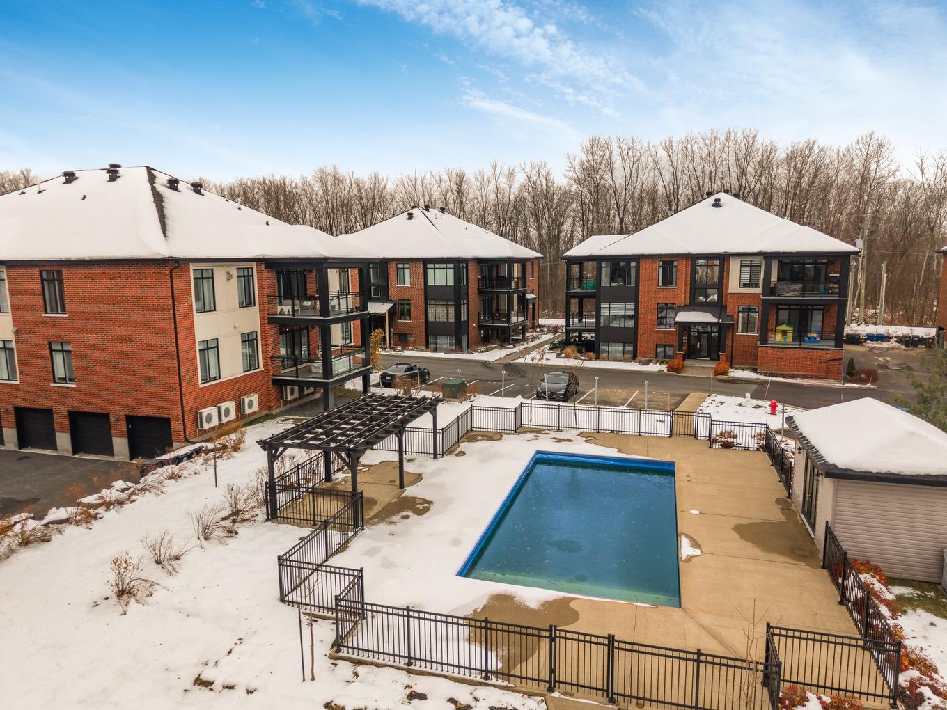 Pool - 101-2205 Place Des Tilleuls, Saint-Bruno-De-Montarville, QC - Outdoor With In Ground Pool