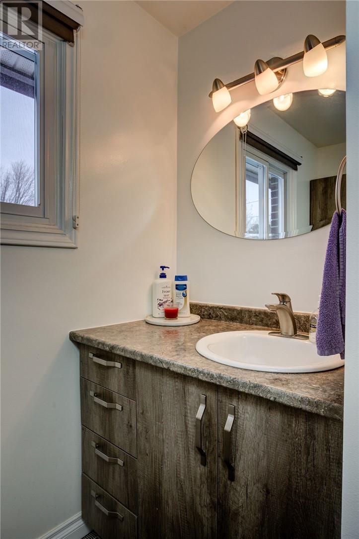 52 Abbe Street, Chelmsford, ON - Indoor Photo Showing Bathroom