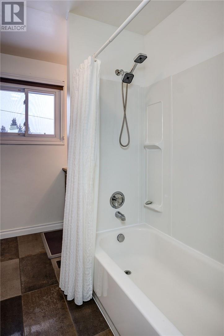 52 Abbe Street, Chelmsford, ON - Indoor Photo Showing Bathroom