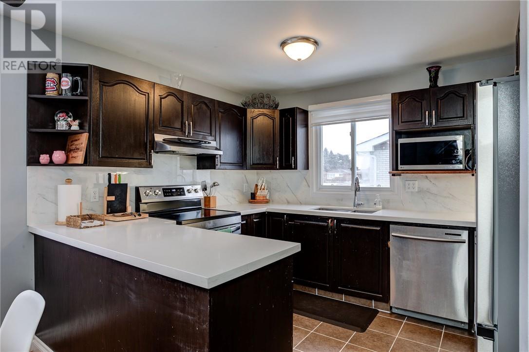 52 Abbe Street, Chelmsford, ON - Indoor Photo Showing Kitchen