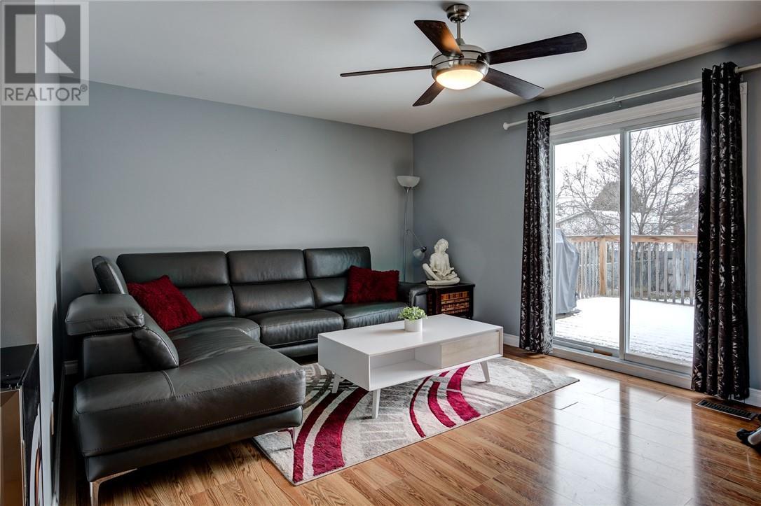 52 Abbe Street, Chelmsford, ON - Indoor Photo Showing Living Room