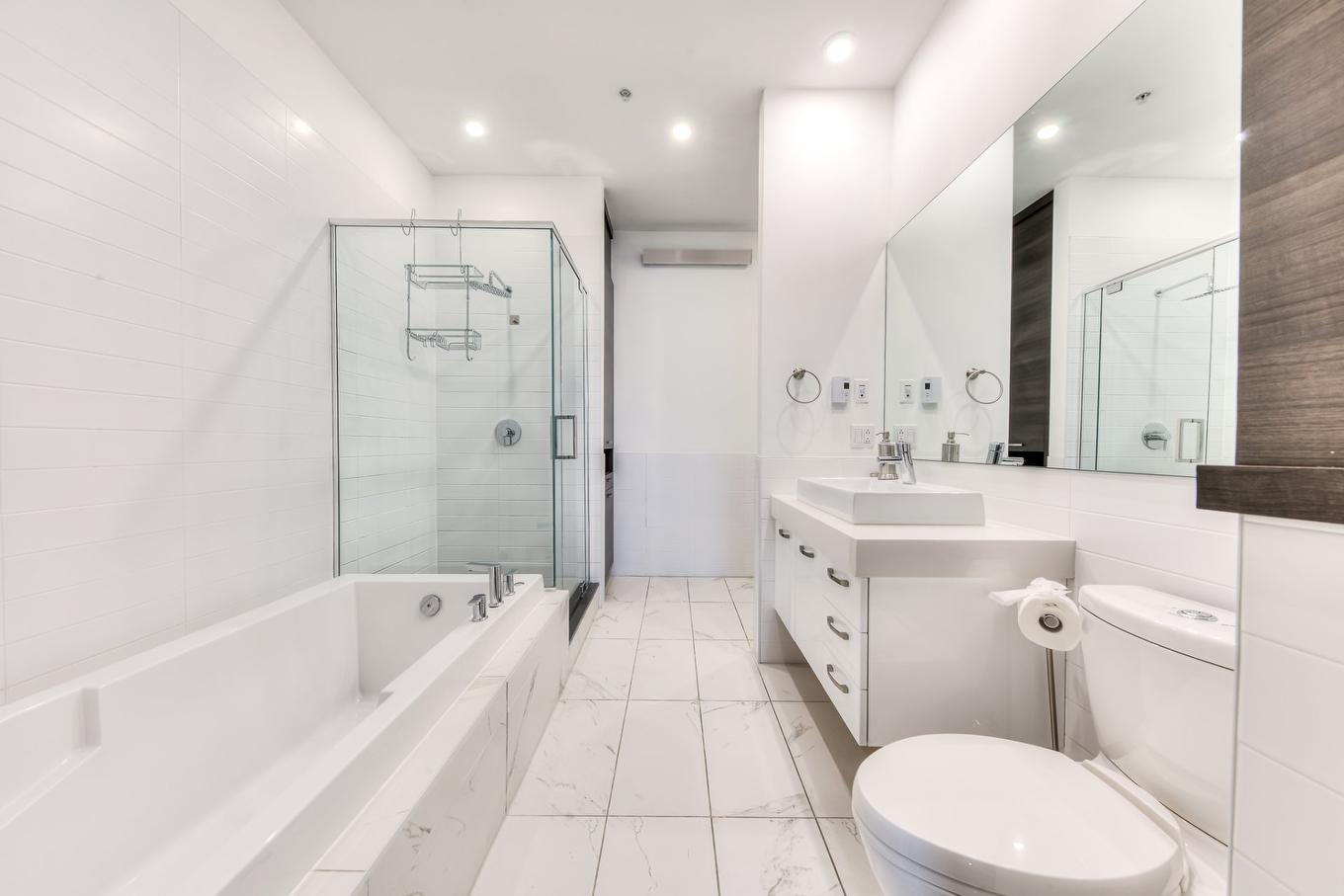 Bathroom - 606-2480 Rue Des Nations, Montréal (Saint-Laurent), QC - Indoor Photo Showing Bathroom