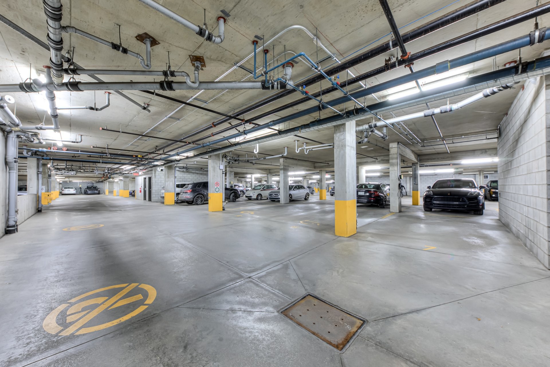 Stationnement - 606-2480 Rue Des Nations, Montréal (Saint-Laurent), QC - Indoor Photo Showing Garage