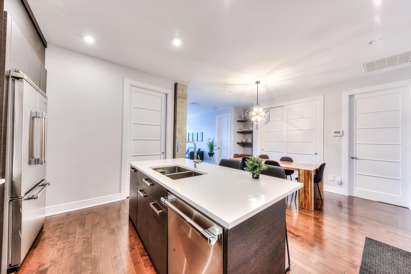 Kitchen - 606-2480 Rue Des Nations, Montréal (Saint-Laurent), QC - Indoor Photo Showing Kitchen With Double Sink With Upgraded Kitchen